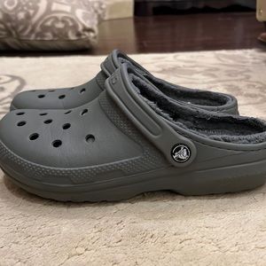 fuzzy crocs size 9 womens